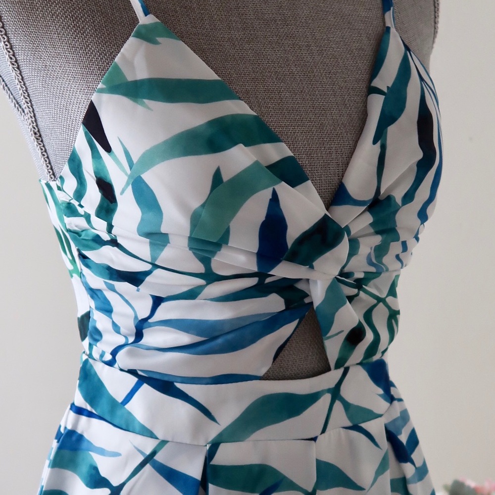 JORDAN- Seabreeze Fluttering Twisted Romper - Picture 4 of 6